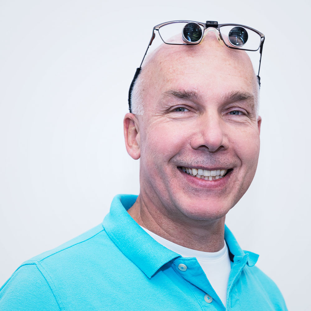 Ein Portraitfoto von dem Zahnarzt Dr. Stefan Lorenz